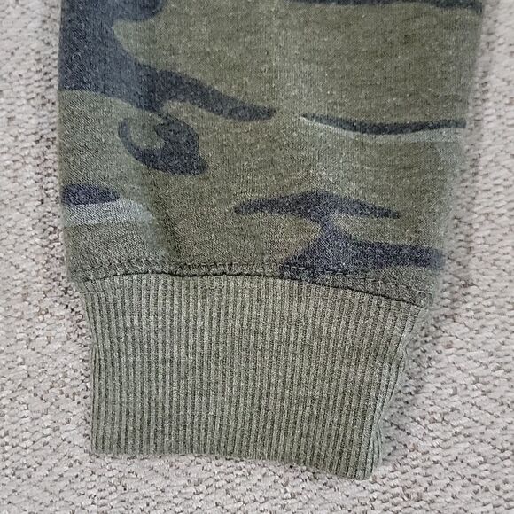 Zoe + Liv Green Camouflage Print Crew Neck Sweatshirt - Size Small - Picture 6 of 14